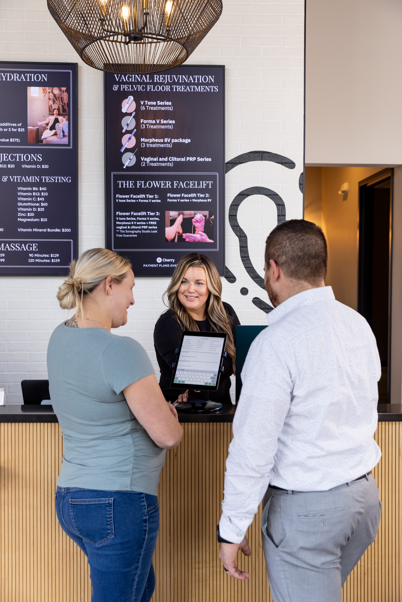 Couple at The Sonography Studio speaking with a menopause specialist in Panama City to request an appointment.